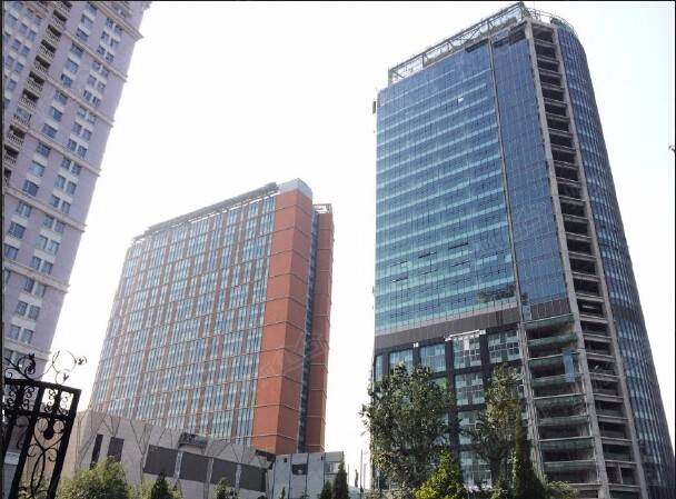 諾金中心為首旅集團(tuán)在燕翔飯店原址上打造的全新高端商業(yè)綜合體。項(xiàng)目坐落于北京國(guó)門區(qū)域的麗都商圈，區(qū)域擁有的商住配套及花園式辦公氛圍。諾金中心入駐企業(yè)都有哪些？